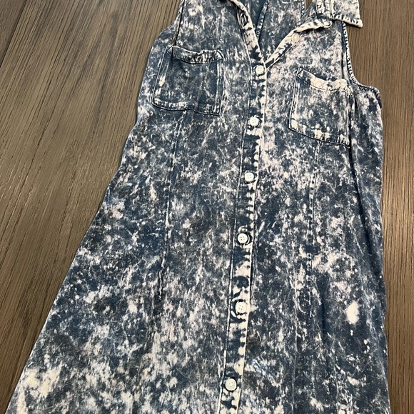 🔥$5 SALE🔥 🎉HP🎉 Acid Wash Button Up - Picture 6 of 8